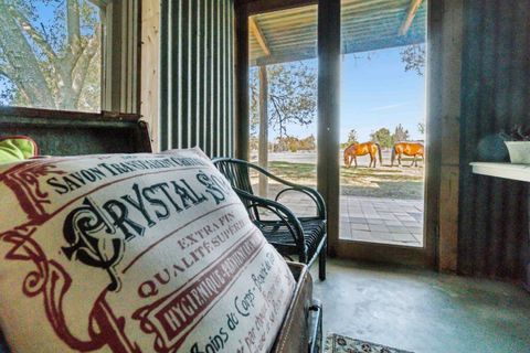 Enjoy both the stars and sunrise from the luxury of your bed.. or use the barn doors for a sleep in.